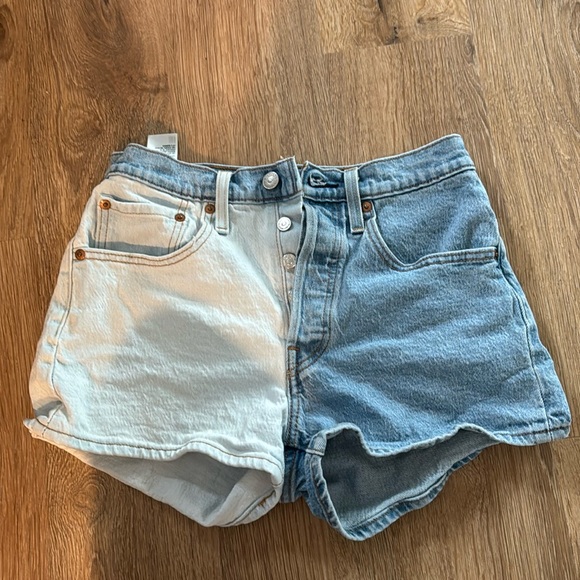 Levi's Pants - NWOT two tone Levi shorts